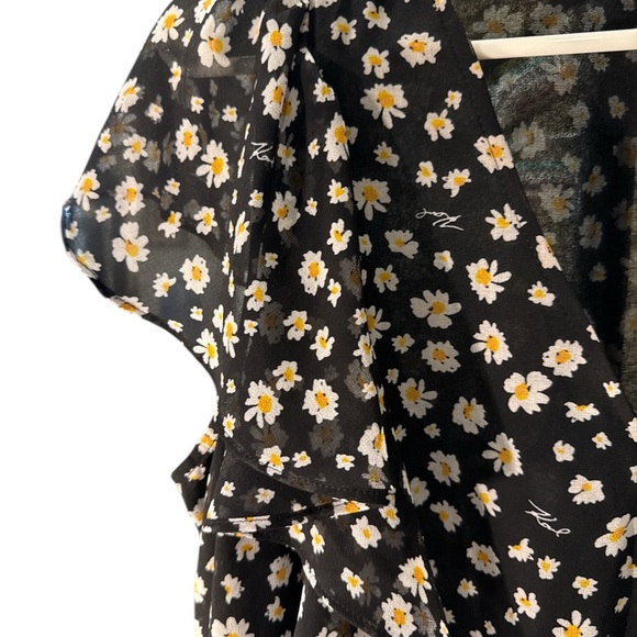 Karl Lagerfeld Black Floral Flutter Sleeve Women's Blouse Size M/L Pre-owned EUC - Picture 4 of 10